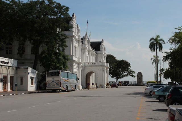 View towards the Esplanade, and the War Memorial.