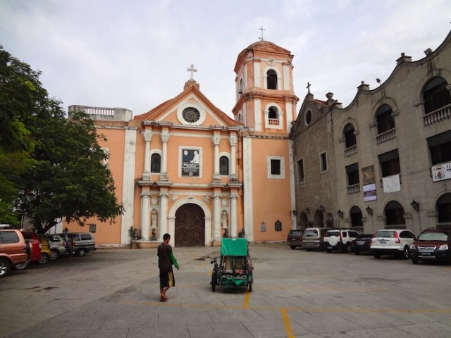 Entrance to the San Agustin Church, with a cyclo.