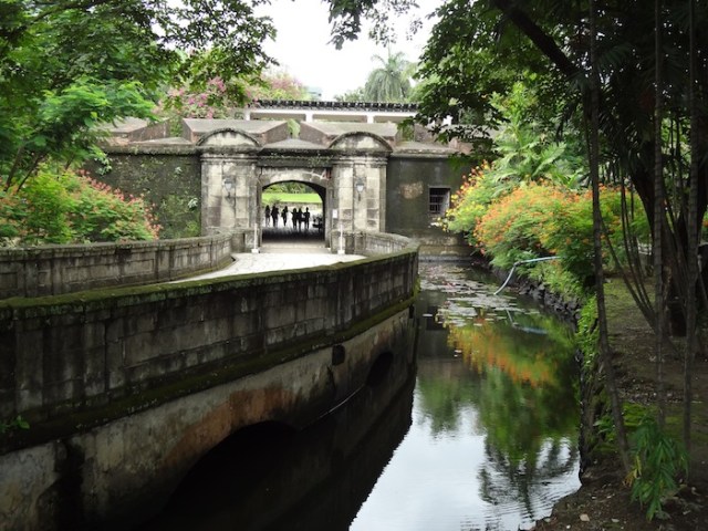 University students entering the gardens at the southeast end of Intramuros.