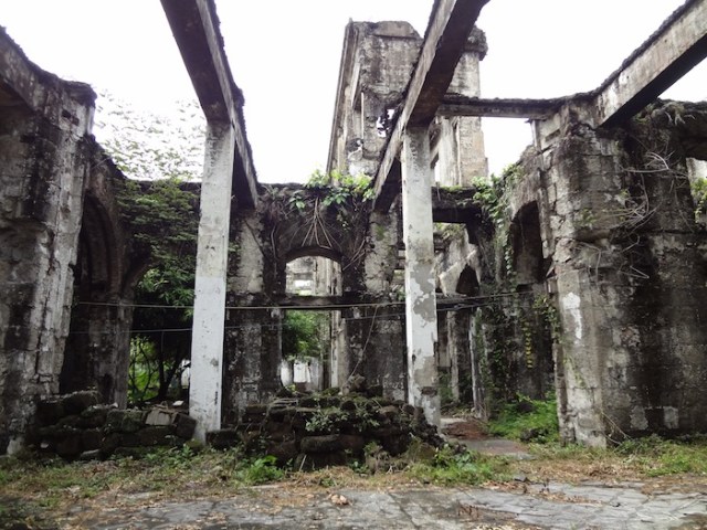 The ruins of the Intendencia, still-ruined, more than 60 years later.