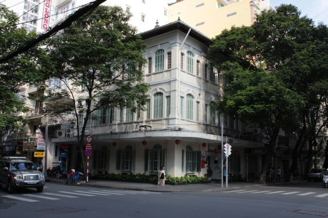 This used to be the famous Le Pagode Bar and Café, which was the rendezvous for French Military Personnel.  It is currently a Vietnamese restaurant, targeted at tourists.  