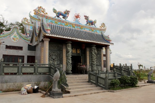 Brand new Chinese Temple, recalling similar ones in Georgetown, Penang. Thanon Fa Ngum.