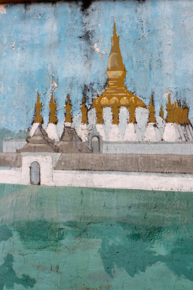 Impressionist painting of the Pha That Luang at the gates of the National Museum
