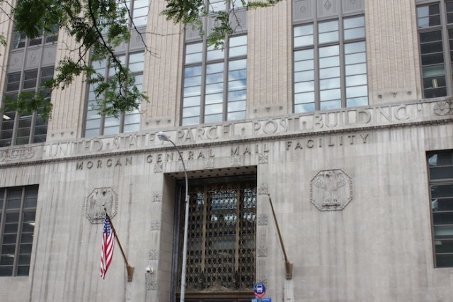 8 – Art Deco façade of the United States Parcel Post Building, with cartouches of the Bald Eagle.