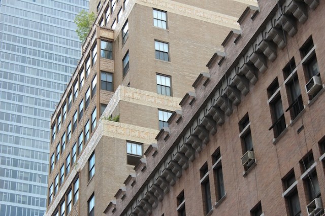 20 – No. 130: The S. J. M. Building (1927), designed by Cass Gilbert (who also designed the Woolworth Building), adorned with an army of Assyrian winged guardians rendered in gold and terracotta.