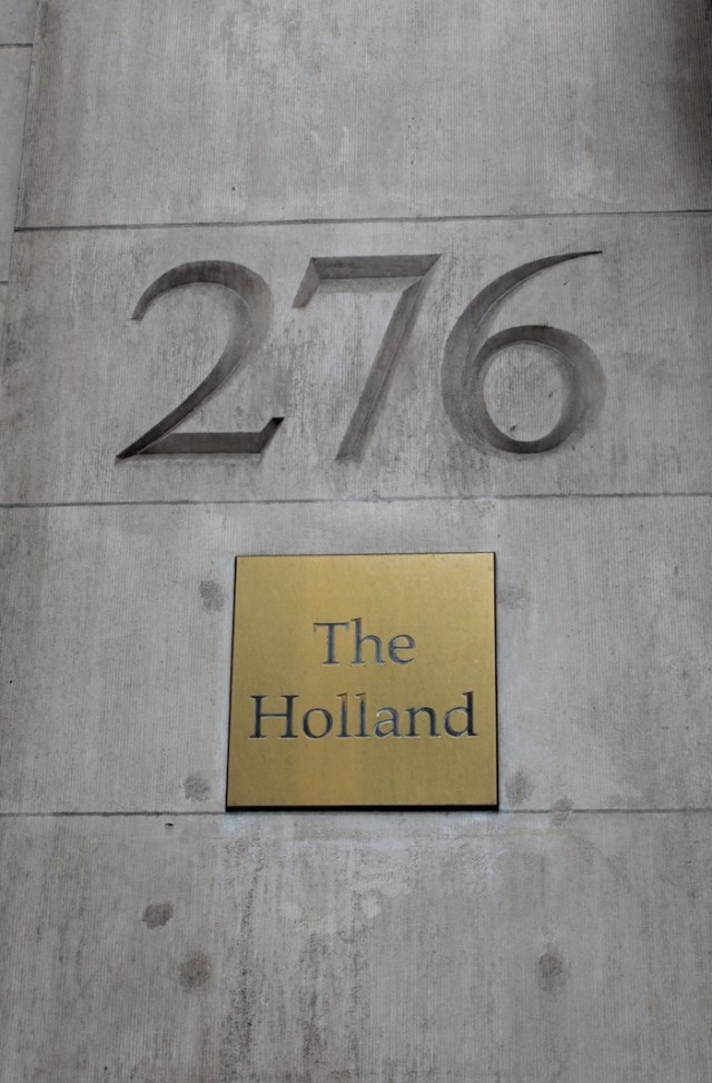 29 – No. 276 5th Avenue: The Holland Building (1891), one of the most luxurious hotels in the world when it was built.