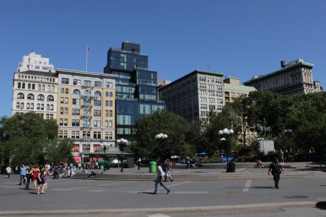 27 – The southern end of Union Square, one of the great public spaces in New York, with a view on the residential and retail blocks flanking the square.  15 Union Square – the dark glass building – houses the Amalgamated Bank.  