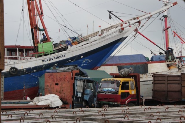 Pnisis boats plying their ancient trade at the Sunda Kelapa Port.