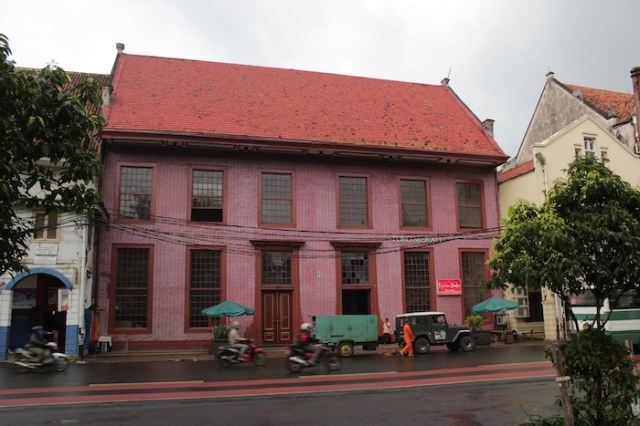 Toko Merah, the Red House.  Built in 1730 as the Residence of the Governor-General, it is one of the oldest buildings in Jakarta. Today it houses a commercial gallery.