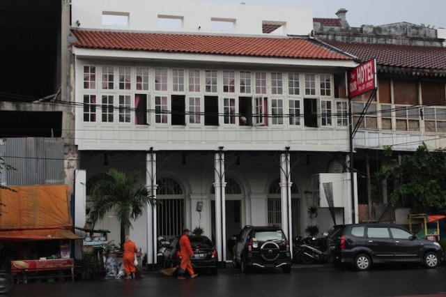 Refurbished old building along the Kali Besar, housing a budget hotel. 