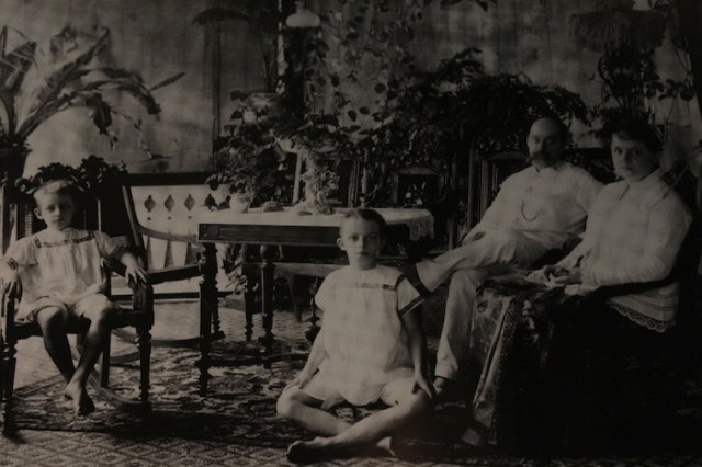 And finally, the Indische themselves - a disappeared race of peoples.