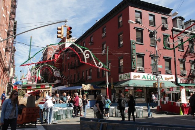 18 – Street Fair in commemoration of the Feast of San Gennaro, traditionally held down Mulberry Street. At the corner is Alleva (1897).