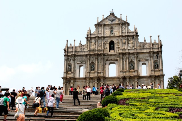 The Ruins of St Paul are actually the facade of the ancien Church of Mater Dei, built in 1640 and destroyed by fire in 1835.  