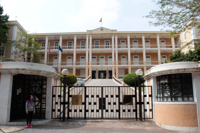 St Raphael's Hospital was established in 1569.  The present building was erected in 1939 and now houses the Portuguese Consulate.