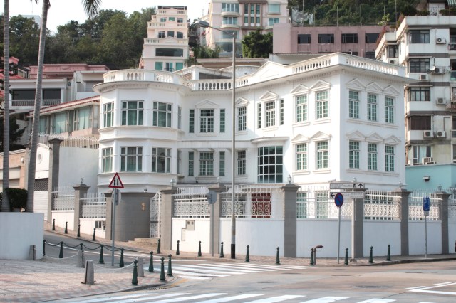 Avenida da Republica is home to a string of residential villas once occupied by the Portuguese, but today by wealthy Chinese and Macanese.  This is one of them.