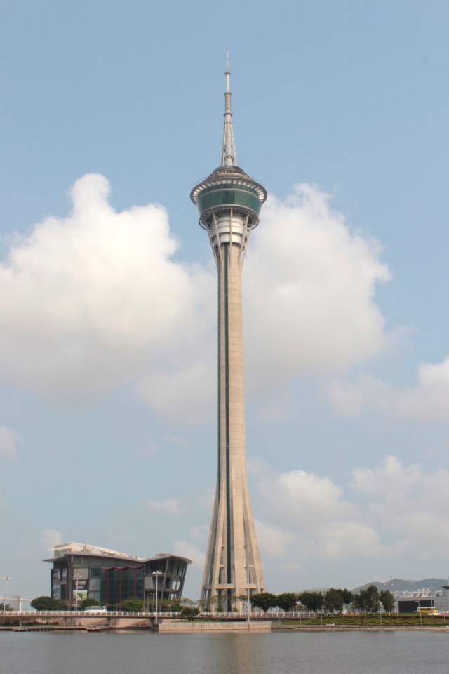 The Avenida da Republica esplanade affords splendid views of Macau Tower.