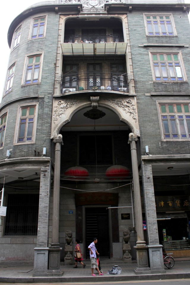 A more spectacular instance of Xiguan residence in the Old Town.
