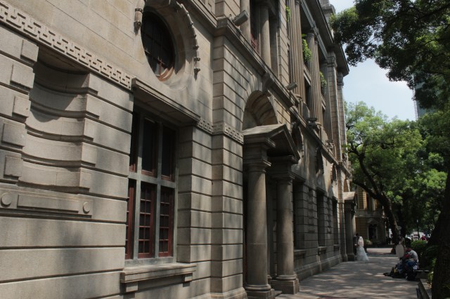 A familiar sight on Shameen Island - wedding photoshoots.  This one was happening along the side of the West Building, underneath my balcony. 