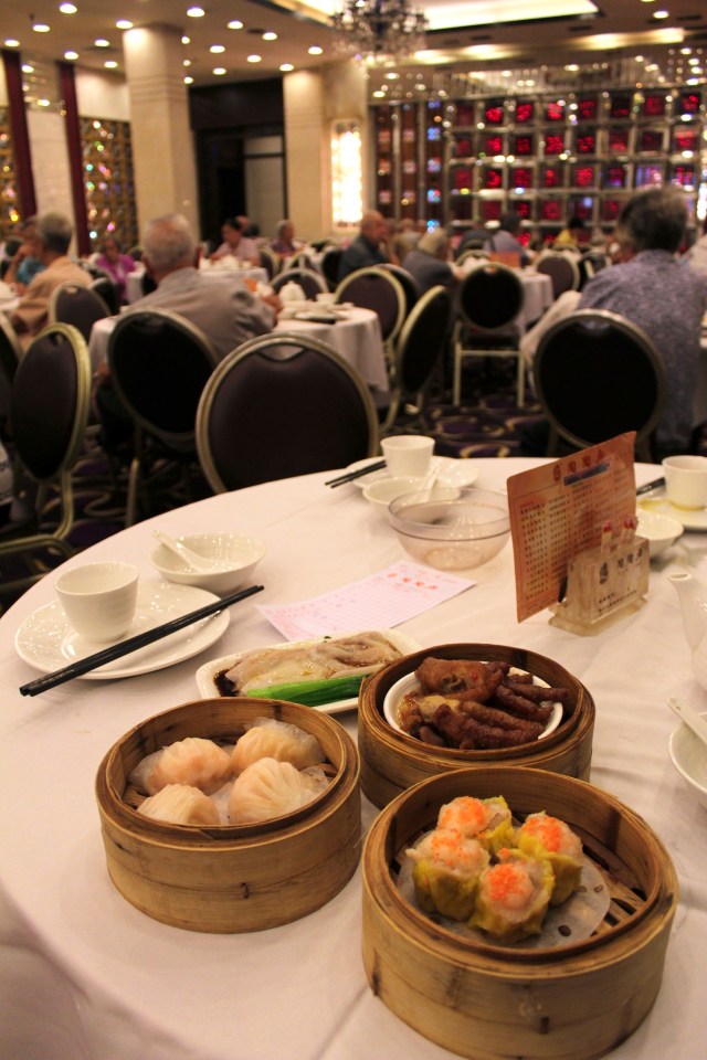 Yumcha 飲茶 (also known as dimsum 點心), A familiar sight all over the world, from Singapore to San Francisco to São Paolo.