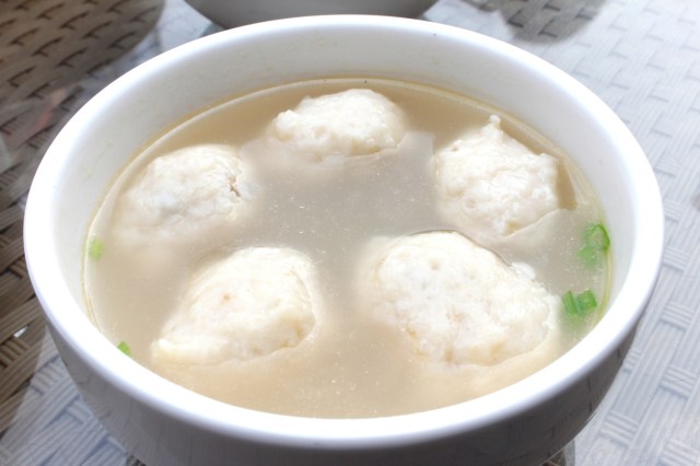 Hir Wan Teng 魚丸湯, or Fishball soup. While the fishball's look a little more rough-and-ready, the dish itself is also a typical Singaporean dish.  