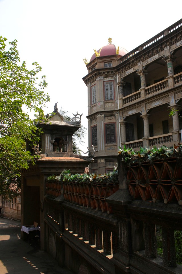 The Melon Building 金瓜樓 (1922) is so-called for its unique melon-shaped domes.