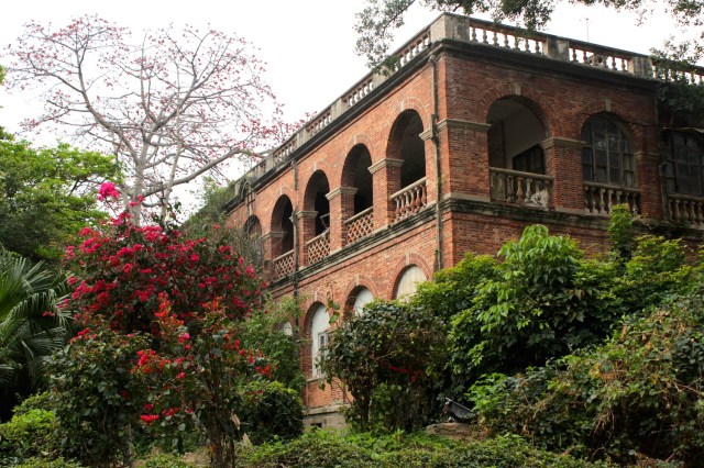 Nearby sits the former Japanese Consultate, today housing a dormitory for Xiamen University teachers.