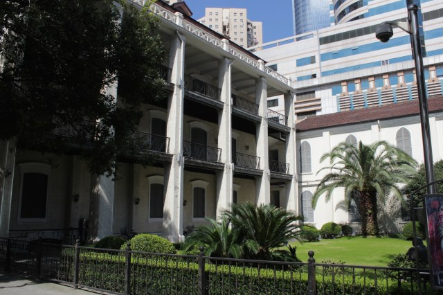 Beside the Cathedral is the Zikawei Biblioteca Major, or the Xujiahui Library.  The French called Xujiahui, Zikawei, in accordance with the Shanghainese pronunciation of the place-name. 