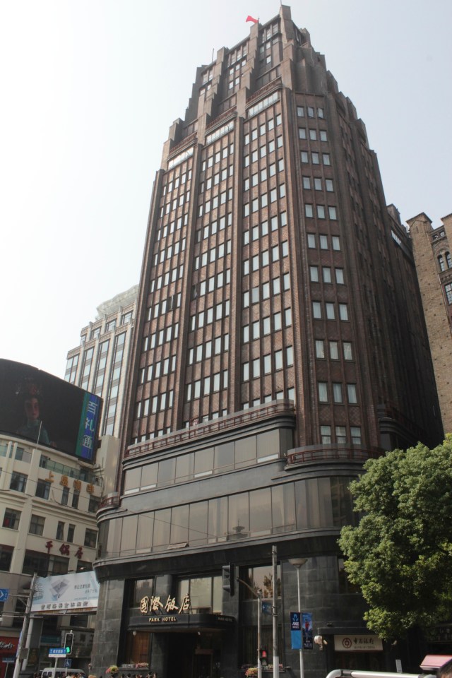 Just across the street sits the famous Park Hotel, also designed by Ladislav Hudec in an Art Deco style and opened in 1934.  It wouldn't look out of place in Manhattan.  