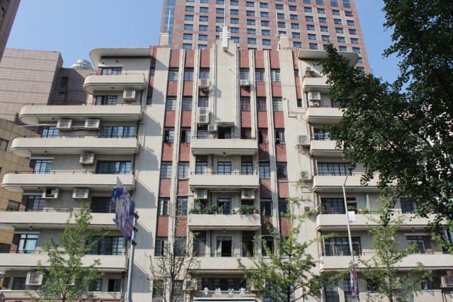 Eddington House is an art deco apartment complex in the Jingan Temple Area.  It was built in 1935 and is famous for housing the apartment of Shanghai's foremost author, Eileen Chang 張愛玲.  