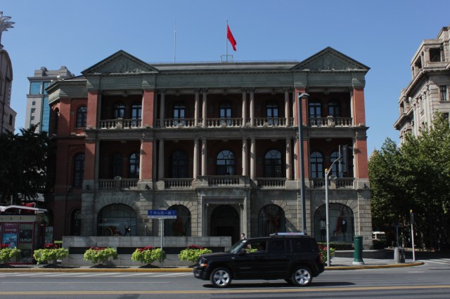 Bund # 9 is the oldest building on the Bund, formerly the offices of Russell & Co. Probably designed by Atkinson & Dallas and erected in the 1860s. In 1901, it housed the China Merchants Steam Navigation Company.  