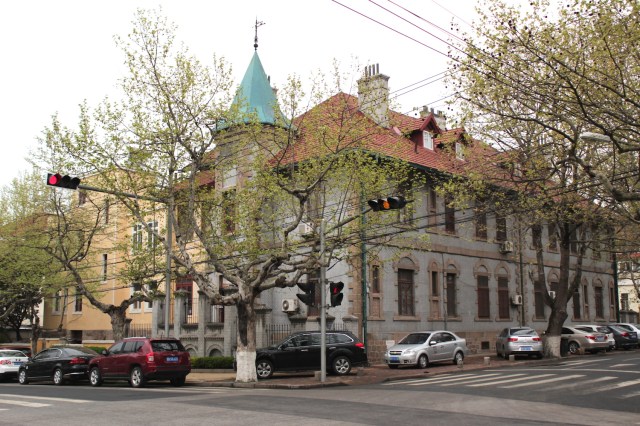 Random Villa VI - on the waterfront.