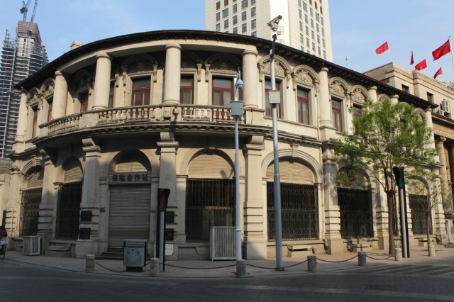 Victoria Road ends with the American Navy Club.  