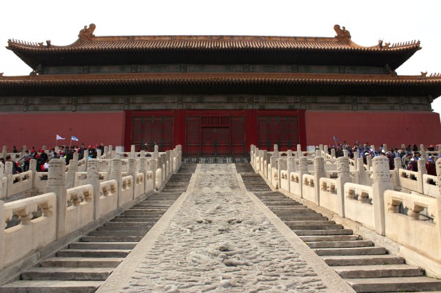 Dragon stairway at the back of the Hall of Preserving Harmony. 