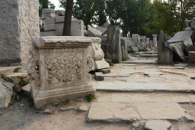 Ruins of a Xiyang Lou 西洋樓, or Western-style Palace, looking like Roman ruins. 