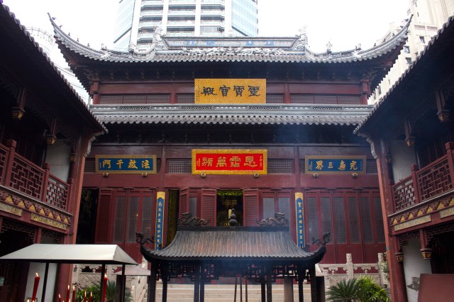 Interior of the Bai Yun Guan.