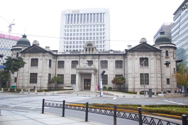 The Bank of Korea Building (1912) is built in a typical Meiji Imperial Architecture.  It resembles the Bank of Japan in Tokyo. 