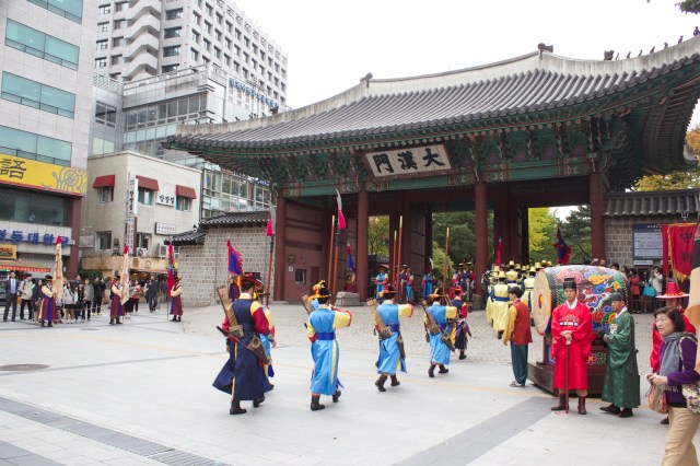 Entrance to the Deoksugung, with its very popular re-enacted changing of Imperial Guards.
