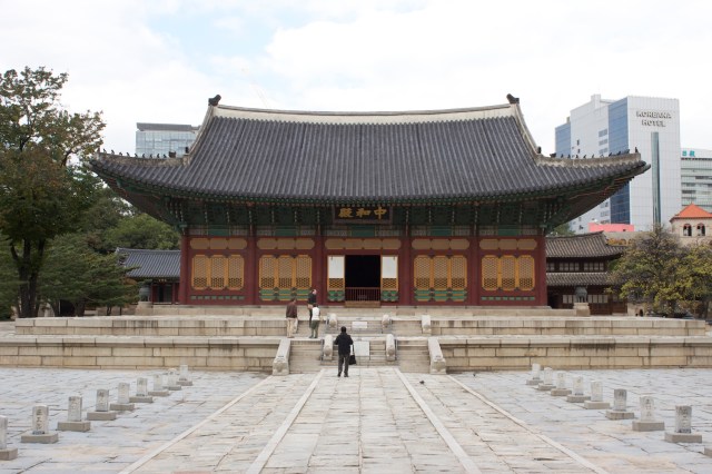 One of the traditional palace structures in the Deoksugung.