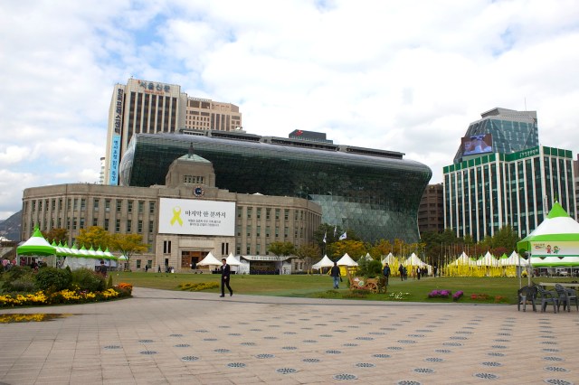 The Keijo City Hall, built by the Japanese, is today's Seoul City Hall.  Demolition had already begun a few hours before the Seoul Cultural Heritage Administration declared the Building a national historic building and had to be preserved. 
