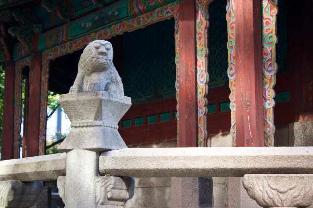 Close up of a mythical animal at the Hwangungu Shrine.  