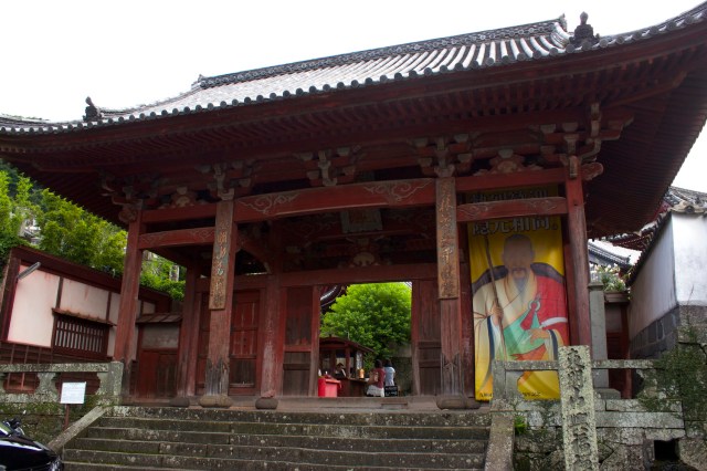 Entrance to the Koofuki-ji, built in 1624, during the Ming Dynasty, to cater to the religious needs of Chinese merchants who traded in Nagasaki.