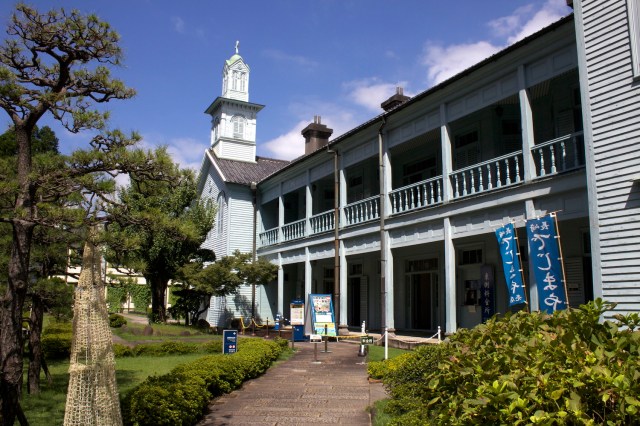 The Town Hall like entrance to Dejima. 