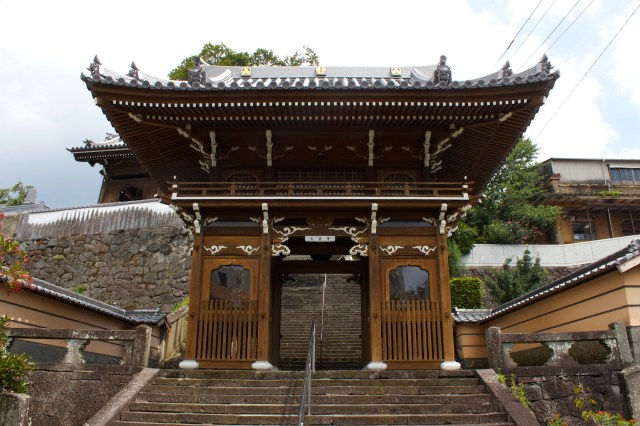 Daion-ji 大音寺 was founded in 1614 and has a spectacular entranceway.