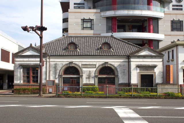 Former warehouse on the Oura Bund.