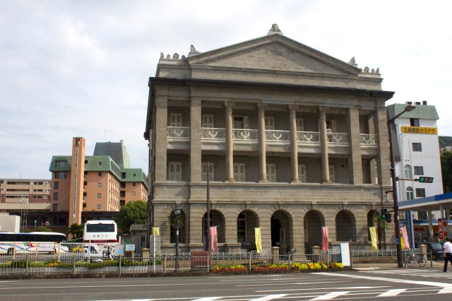The former Hong Kong and Shanghai Bank Building on the Oura Bund. To its left is the former Bellevue Hotel.