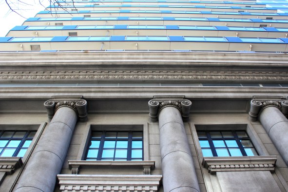 The Former Mitsubishi Bank building along Bashamichi 馬車道