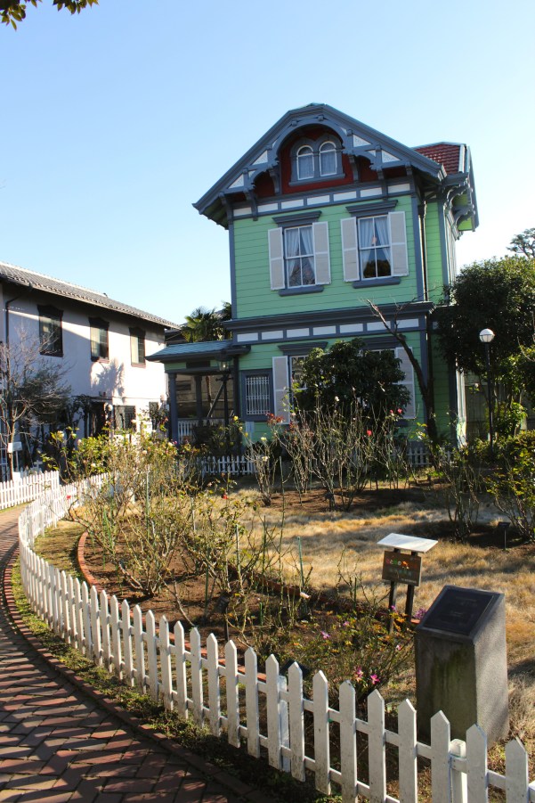 The Yamate Museum was a private residence built in 1909, making it the only Western-style residence from the Treaty Port era that survives today.  