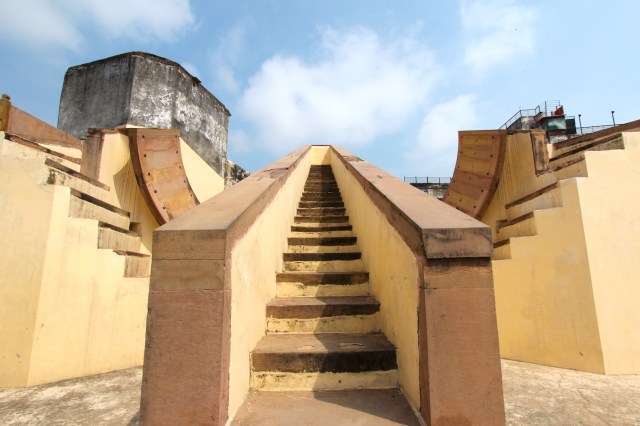 6 - Jantar Mantar