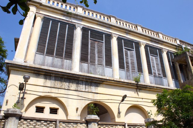 12 - Colonial Facade