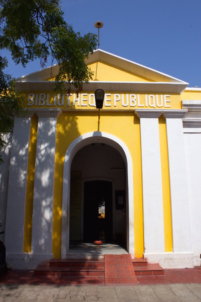 25 - Bibliotheque Publique 1827 Rue Romain Rolland